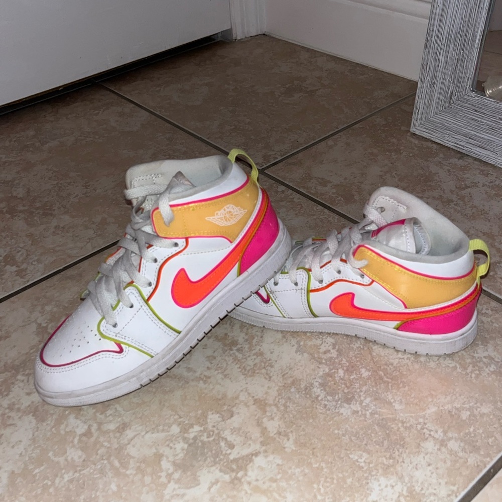 Nike edge glow